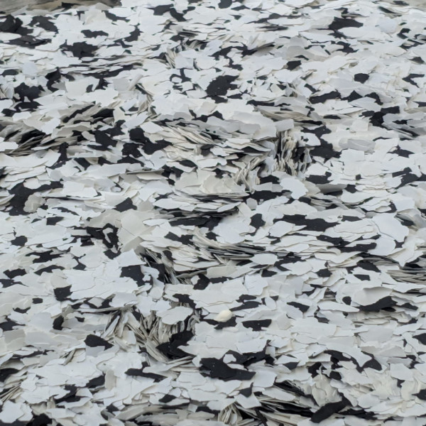 Black and white epoxy vinyl decorative flakes